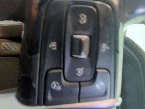 Used 2021 GMC Sierra 2500 SLT w/ SLT Preferred Package AWD/4WD image 12