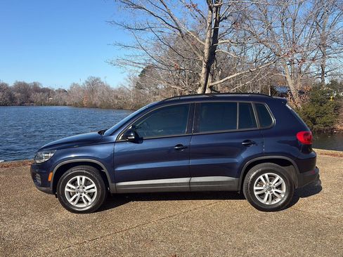 Used 2016 Volkswagen Tiguan S image 10