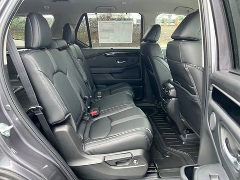 New 2025 Honda Pilot EX-L image 10