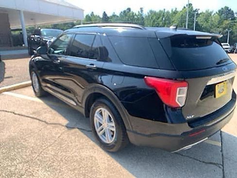 Used 2024 Ford Explorer XLT w/ Equipment Group 202A RWD image 3