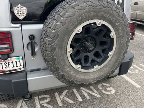 Used 2016 Jeep Wrangler Unlimited Sahara w/ Dual Top Group image 7