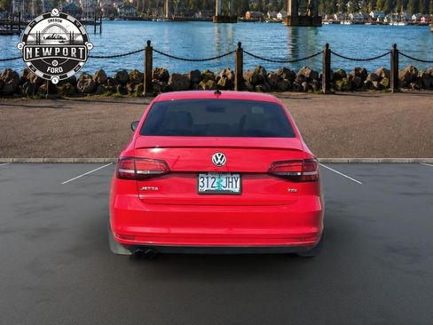 Used 2016 Volkswagen Jetta Sport FWD image 5