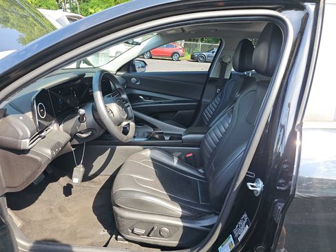 Used 2023 Hyundai Elantra Limited FWD image 13