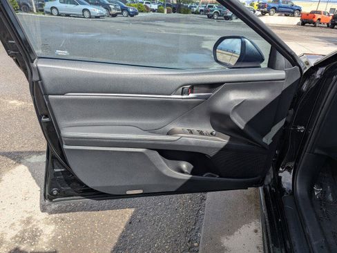 Used 2021 Toyota Camry XSE image 9