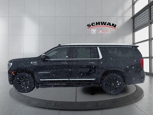 Used 2021 GMC Yukon XL Denali w/ Denali Premium Package image 7