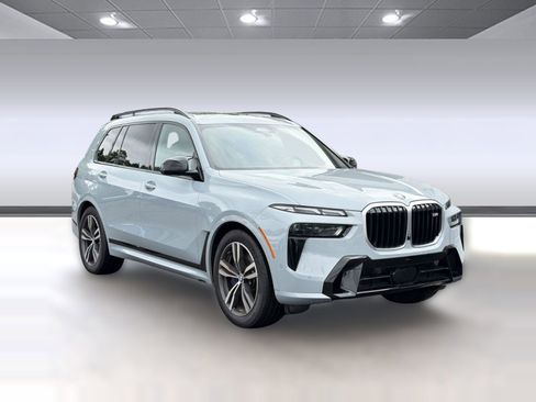 Used 2025 BMW X7 M60i w/ Climate Comfort Package AWD/4WD image 7