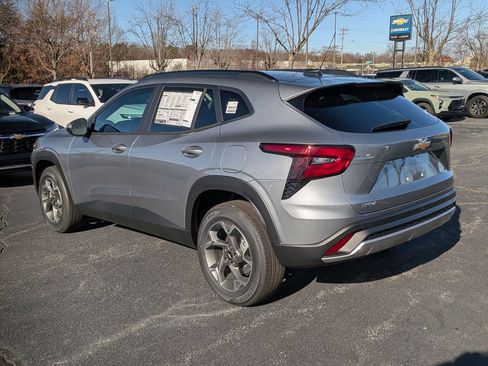 New 2026 Chevrolet Trax LT w/ Driver Confidence Package image 6