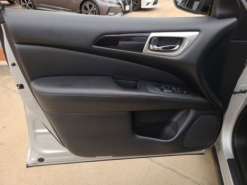 Used 2020 Nissan Pathfinder S FWD image 17