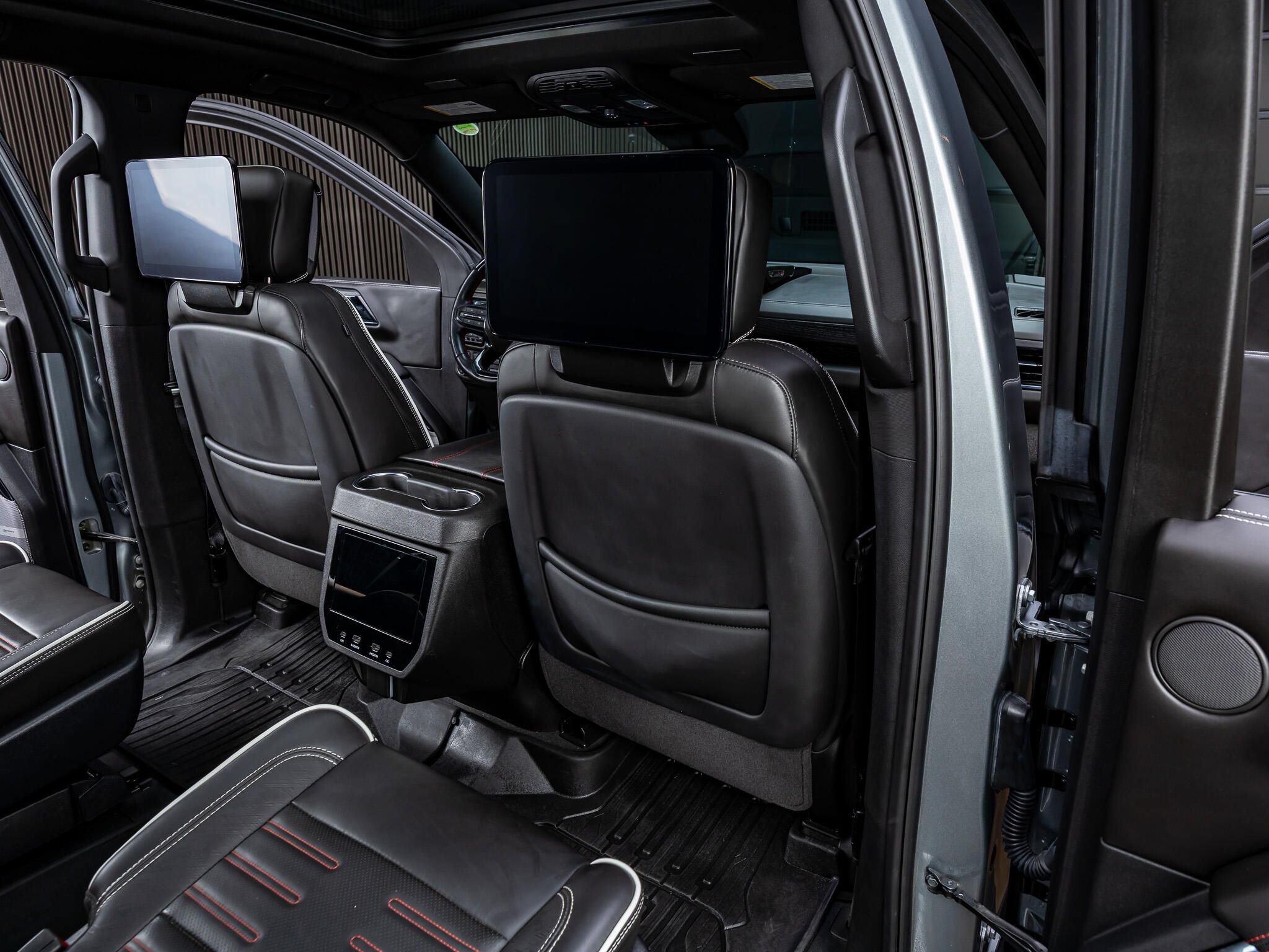 Used 2025 GMC Yukon AT4 Ultimate AWD/4WD image 30