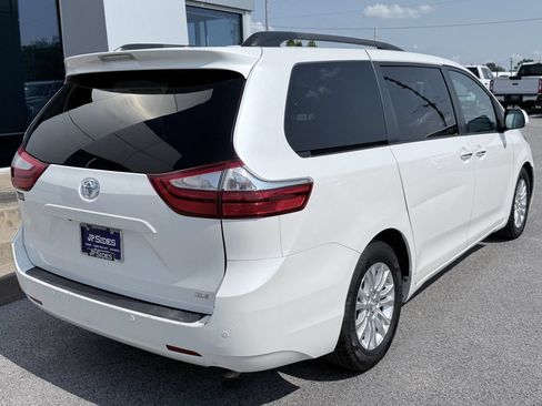Used 2015 Toyota Sienna XLE w/ XLE Navigation Package FWD image 4