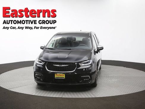 Used 2023 Chrysler Pacifica Limited FWD image 57
