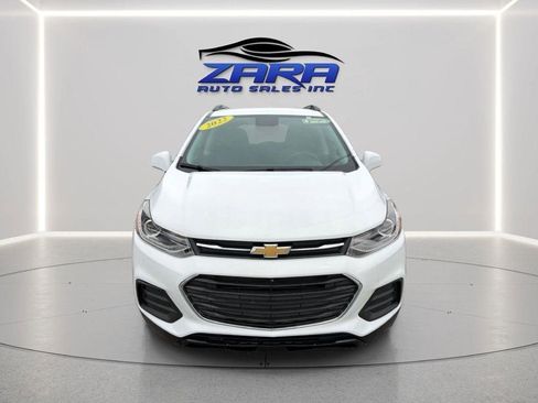 Used 2022 Chevrolet Trax LT w/ LT Convenience Package image 2
