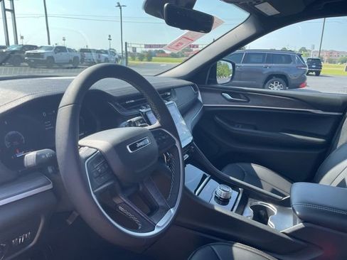 New 2025 Jeep Grand Cherokee Limited image 6