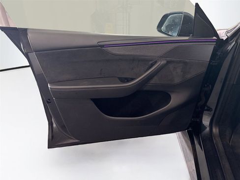 Used 2026 Tesla Model Y 2WD image 9