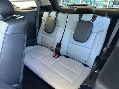 Used 2021 Ford Explorer XLT w/ Equipment Group 202A RWD image 17