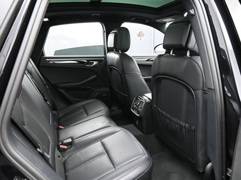 Certified 2022 Porsche Macan S image 28