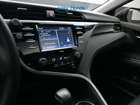 Used 2020 Toyota Camry SE image 12