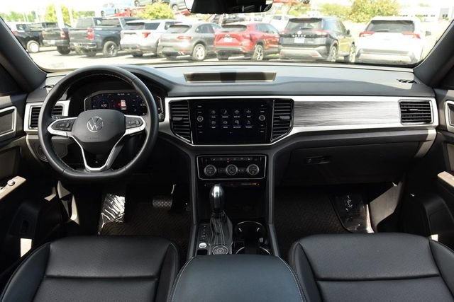Certified 2023 Volkswagen Atlas Cross Sport SE w/ Panoramic Sunroof Package AWD/4WD image 7