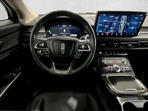 Used 2023 Lincoln Nautilus FWD w/ Premium Package image 7