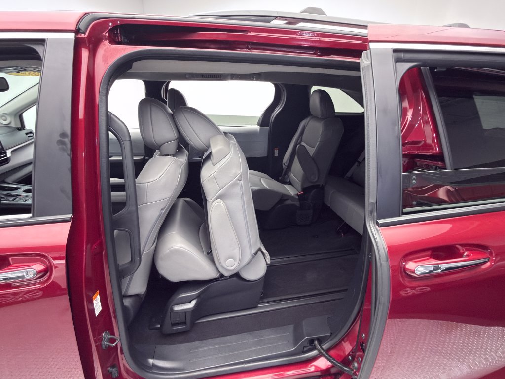 Used 2025 Toyota Sienna XLE w/ XLE Plus Package AWD/4WD image 42