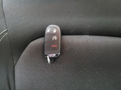 Used 2020 Jeep Renegade Sport image 32