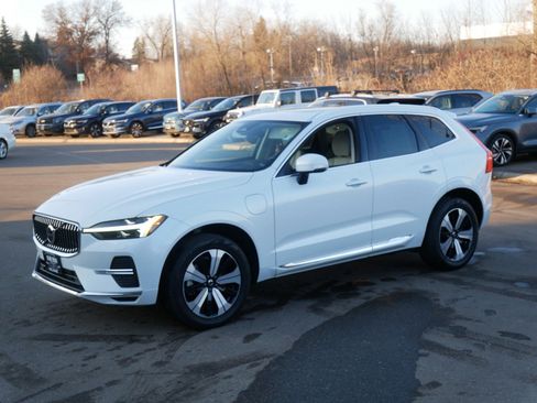 Certified 2023 Volvo XC60 T8 Core image 3