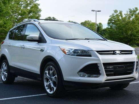 Used 2016 Ford Escape Titanium w/ Equipment Group 301A FWD image 3