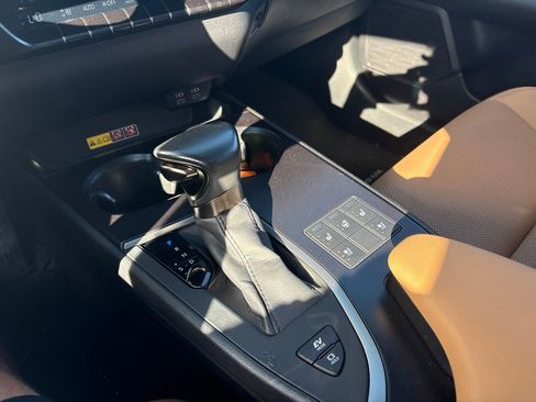 Used 2024 Lexus UX 250h FWD w/ Premium Package image 17