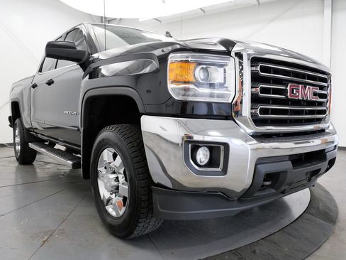 Used 2018 GMC Sierra 2500 SLE w/ SLE Preferred Package AWD/4WD image 39