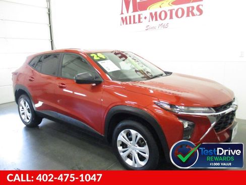 Used 2024 Chevrolet Trax LS FWD image 1