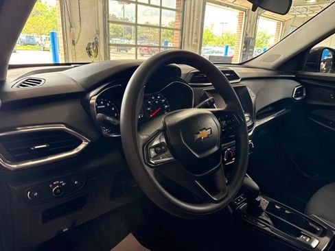 Used 2023 Chevrolet TrailBlazer LT FWD image 11
