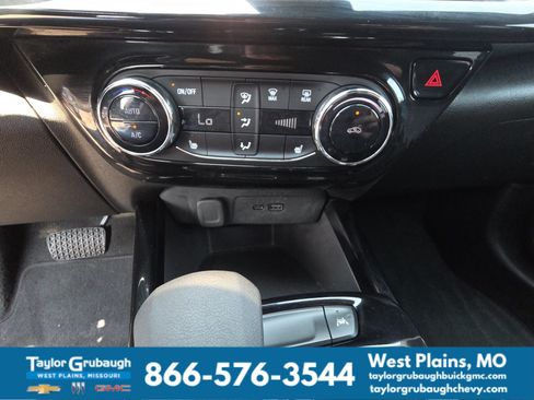 Used 2025 Chevrolet Trax RS FWD image 23
