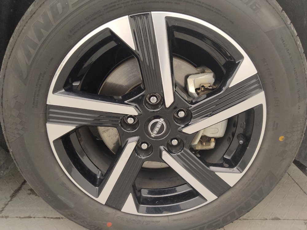 Used 2024 Nissan Sentra SV FWD image 31