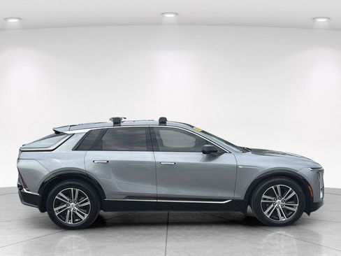 Used 2024 Cadillac Lyriq Luxury RWD image 3