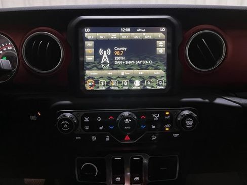 Used 2018 Jeep Wrangler Rubicon AWD/4WD image 17
