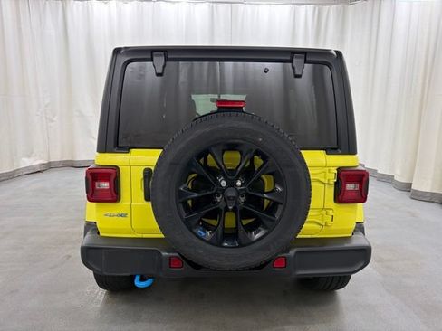 Used 2023 Jeep Wrangler Unlimited Sahara w/ Cold Weather Group AWD/4WD image 5