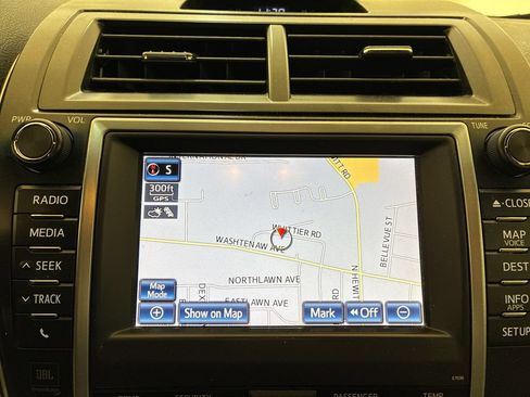 Used 2012 Toyota Camry XLE w/ Leather Pkg FWD image 14