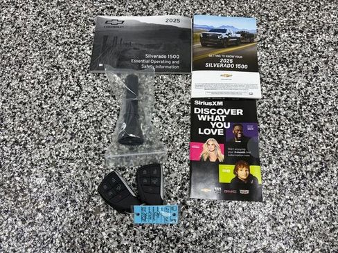 Used 2025 Chevrolet Silverado 1500 LT image 23