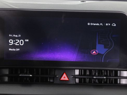 Used 2025 Kia Sportage EX FWD image 7