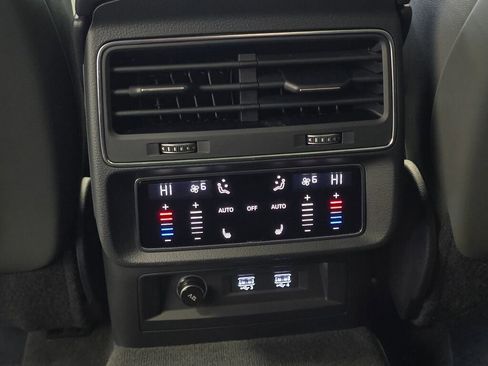 Used 2020 Audi Q8 Prestige image 18