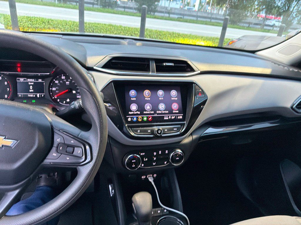 Used 2021 Chevrolet TrailBlazer LT w/ Convenience Package FWD image 4