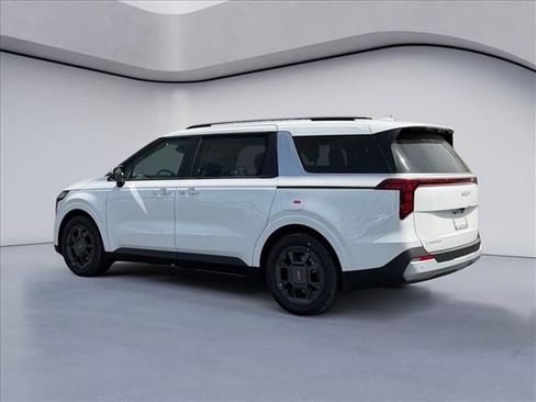 New 2026 Kia Carnival EX FWD image 3