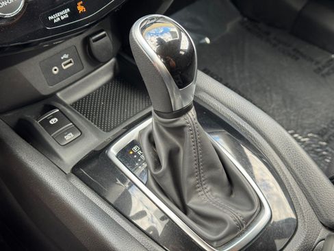 Used 2019 Nissan Rogue SV w/ Premium Package FWD image 29