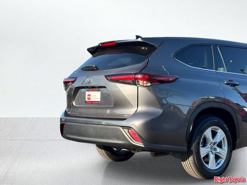 Certified 2025 Toyota Highlander LE FWD image 12