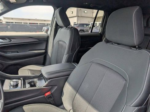 New 2025 Jeep Grand Cherokee Laredo image 23