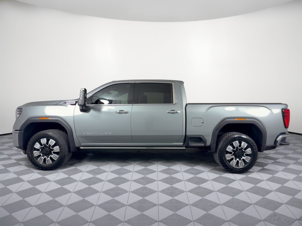 Used 2026 GMC Sierra 3500 Denali AWD/4WD image 2