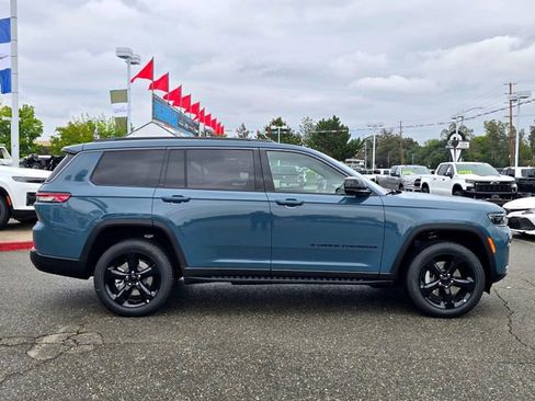 New 2026 Jeep Grand Cherokee L Limited AWD/4WD image 7