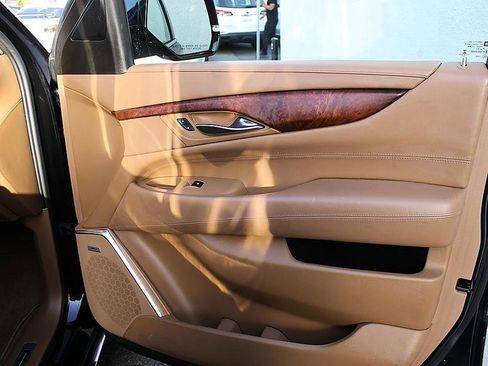Used 2016 Cadillac Escalade Platinum image 16