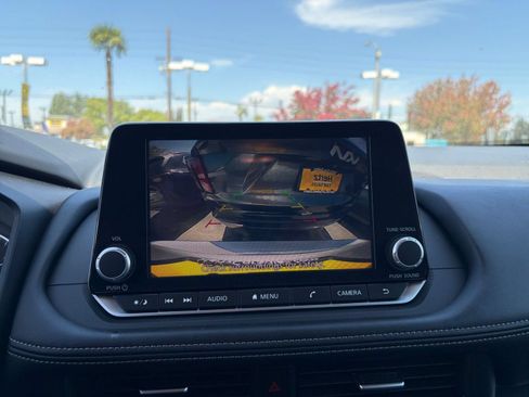 Used 2025 Nissan Rogue SV FWD image 21