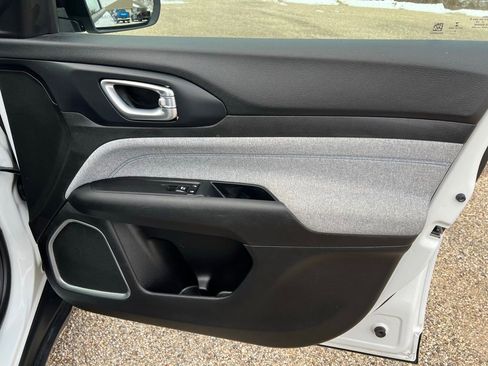 Used 2022 Jeep Compass Latitude image 11